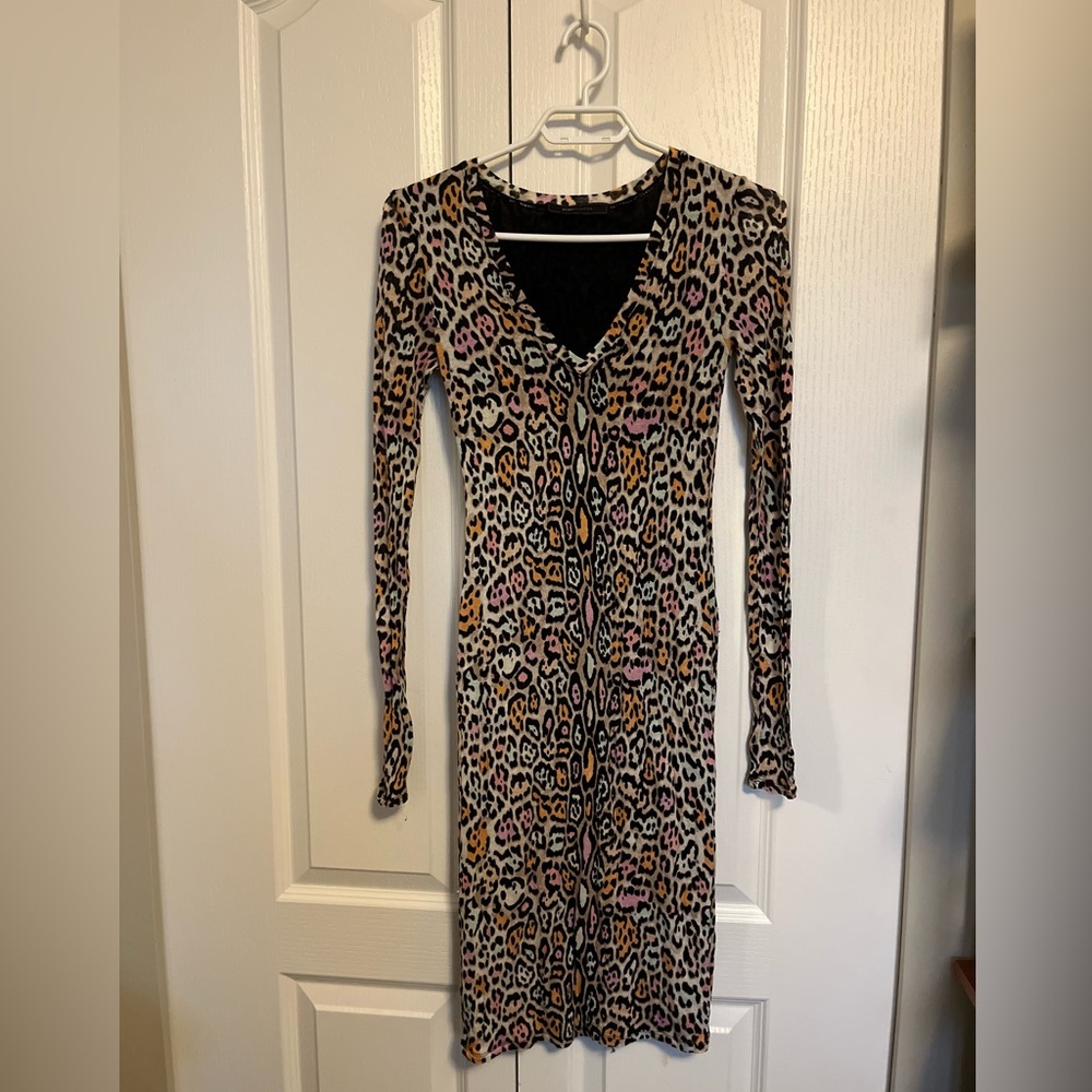 Leopardprint bodycon long sleeve v-neck dress